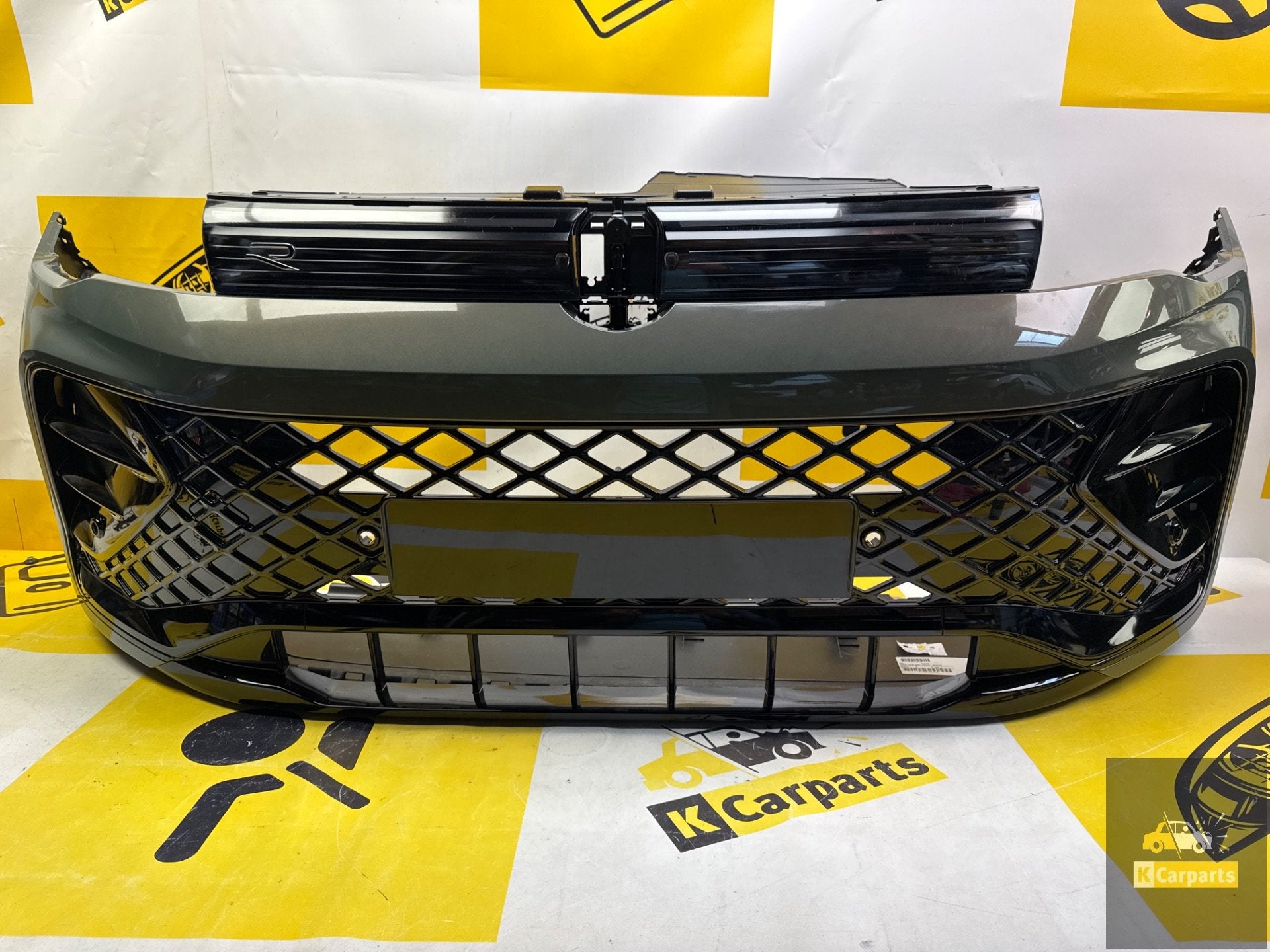 VW Tiguan 571 Voorbumper R-Line COMPLEET 6PDC 571807217B, Gebruikt, Volkswagen AG, Vw@volkswagen.de, Bumper