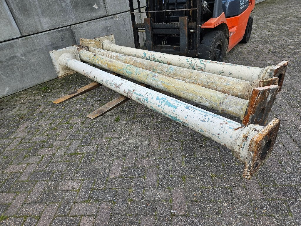 4 oude gietijzeren pilaren / zuilen / palen Hoog 2.80 m, Enlèvement, Comme neuf