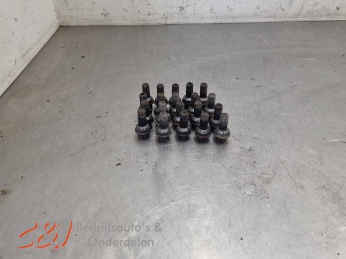 Kit boulons de roue d'un Mercedes Vito, -, 3 mois de garantie, Utilisé, -