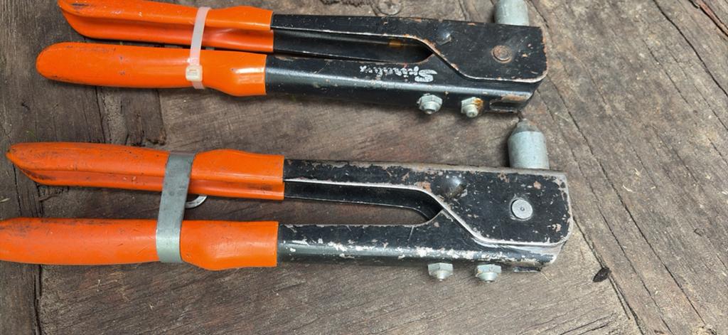 Popnageltang 2 stuks, Ophalen, Zo goed als nieuw