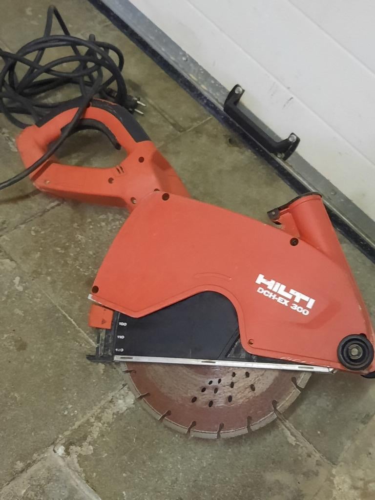 Scie à béton Hilti DCH 300 2600W, Enlèvement