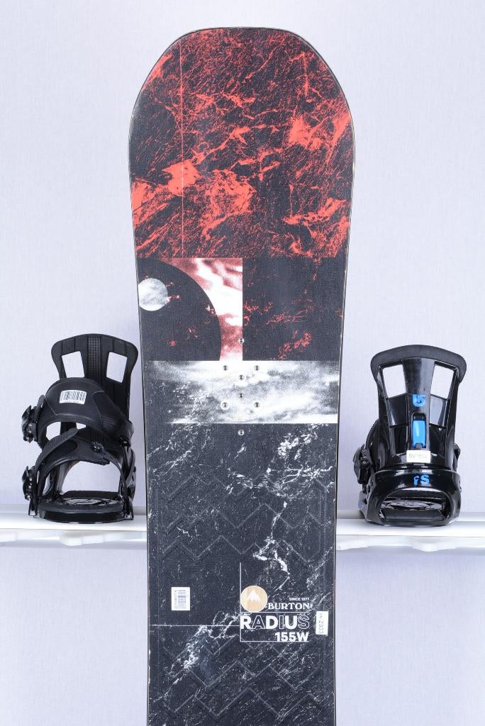 snowboard 155 BURTON RADIUS WIDE, noir/rouge, Enlèvement ou Envoi, Utilisé, Fixations