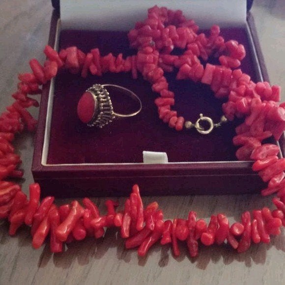 Bague en or 8 carats avec chaîne en corail rouge, corail rou, Bijoux, Sacs & Beauté, Enlèvement ou Envoi, Or, Or, Utilisé