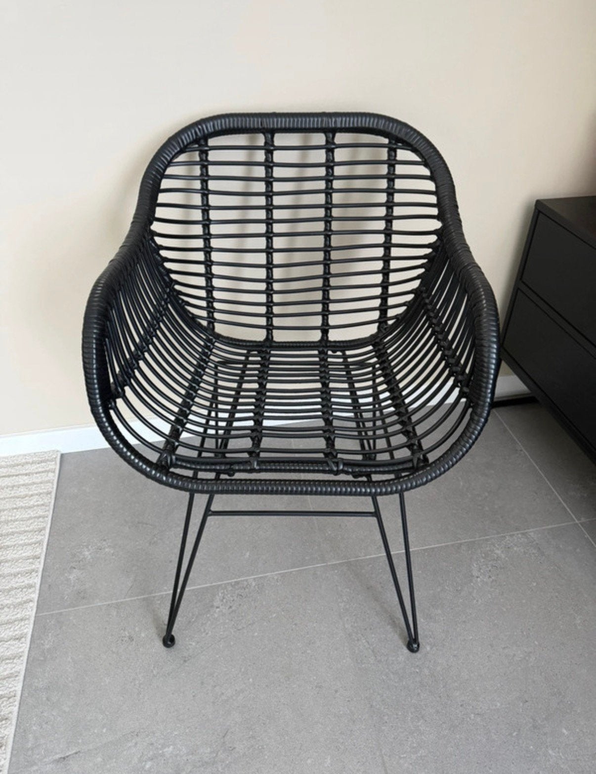 Chaise en rotin noir avec pieds en métal, Maison & Meubles, Chaises, Osier ou Rotin, Comme neuf, Enlèvement, Une