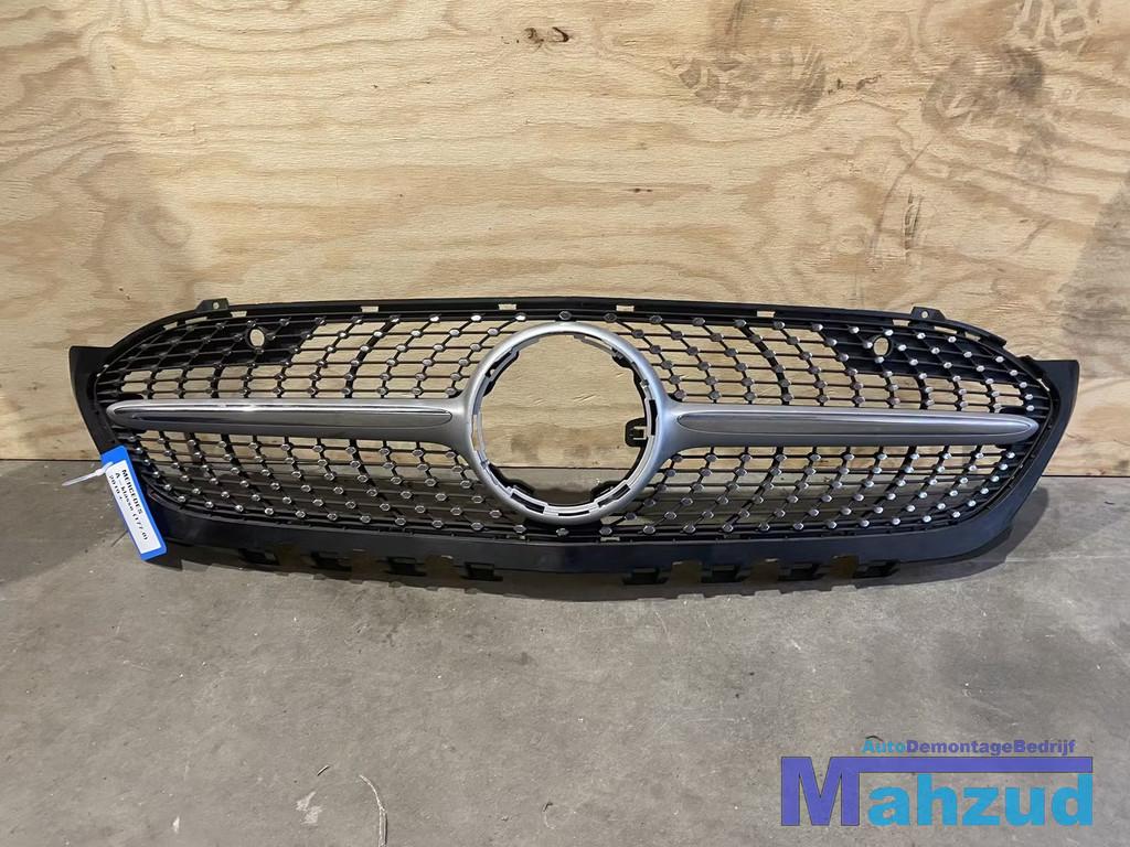 MERCEDES A klasse W177 (177.0) grille 2018+, Mercedes-Benz AG, Mercedes-Benz, Utilisé, Mercedesstrasse 120
70372  Stuttgart, DE