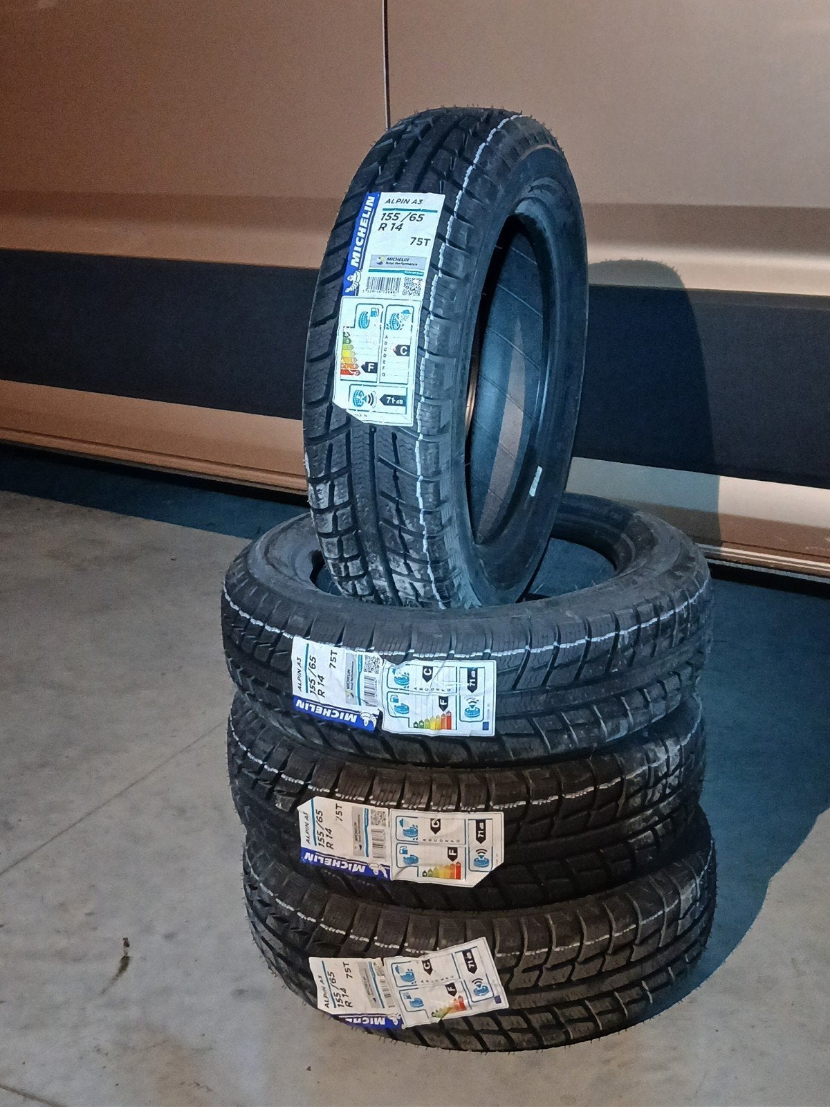 Pneus d'hiver Michelin Alpin 3, Autos : Pièces & Accessoires, Neuf, 14 pouces, Pneus hiver, 155 mm