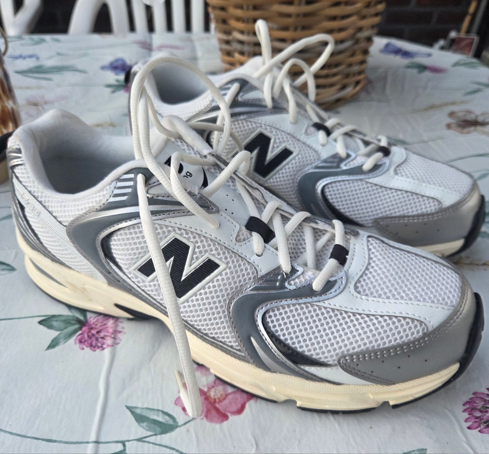 New Balance 530 – maat 46.5 

Slechts 1 keer, Kleding | Heren, Schoenen, Ophalen of Verzenden, Zo goed als nieuw, Sneakers, Wit