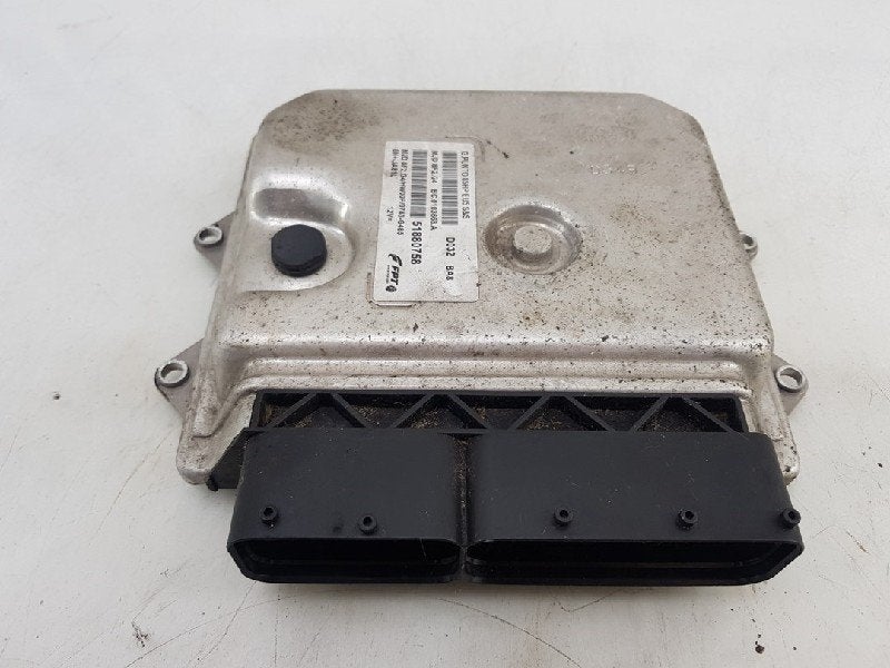CALCULATEUR MOTEUR ECU Fiat Punto Evo (199) (|51880758|), Autos : Pièces & Accessoires, FCA Germany GmbH, IPC D1-09 Bahnhofsplatz
65423  Rüsselsheim am Main, DE