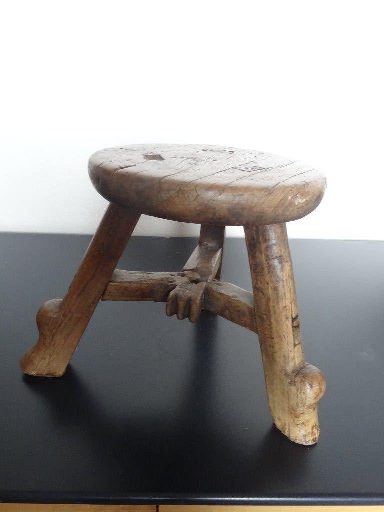 tabouret ancien avec de beaux détails, hauteur environ 20 cm, Antiquités & Art, 20 cm, Autres types, Bois, Sculpté