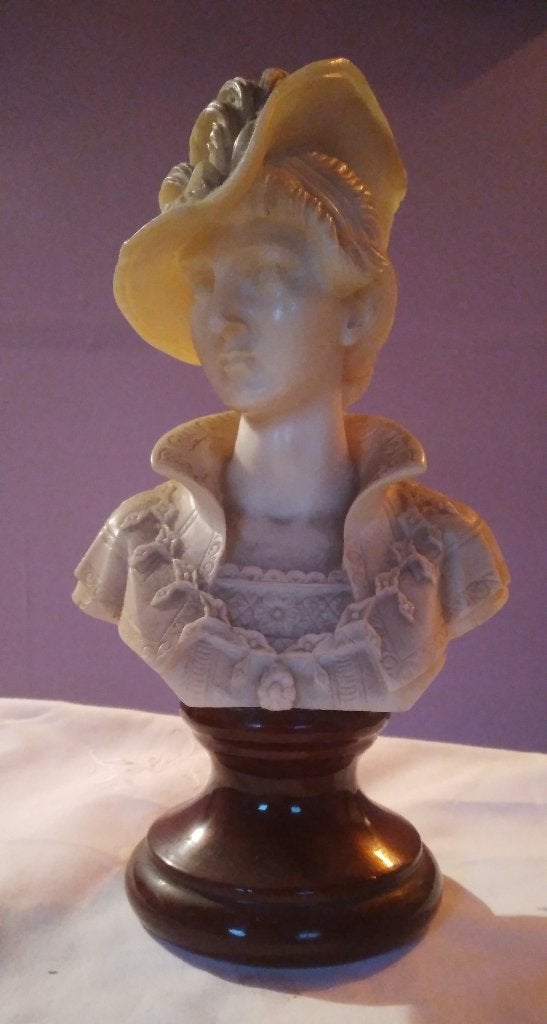 Buste van een vrouw, Buste, Ophalen of Verzenden, 20 - 50 cm, Op sokkel