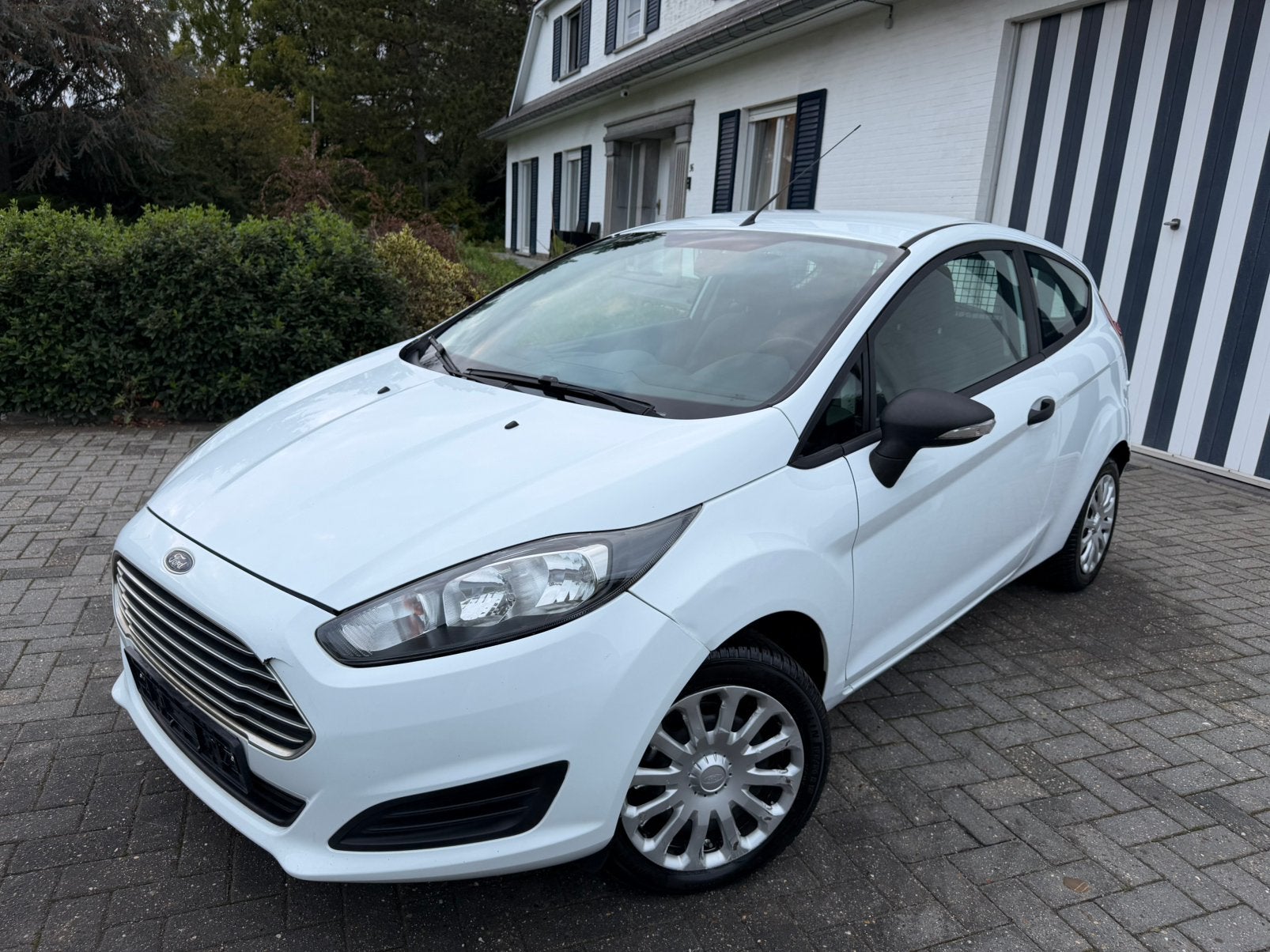 Ford Fiesta - Lichte Vracht - Groot Onderhoud - Nieuwstaat!, Auto's, 4 cilinders, Leder en Stof, Bedrijf, 1500 cc