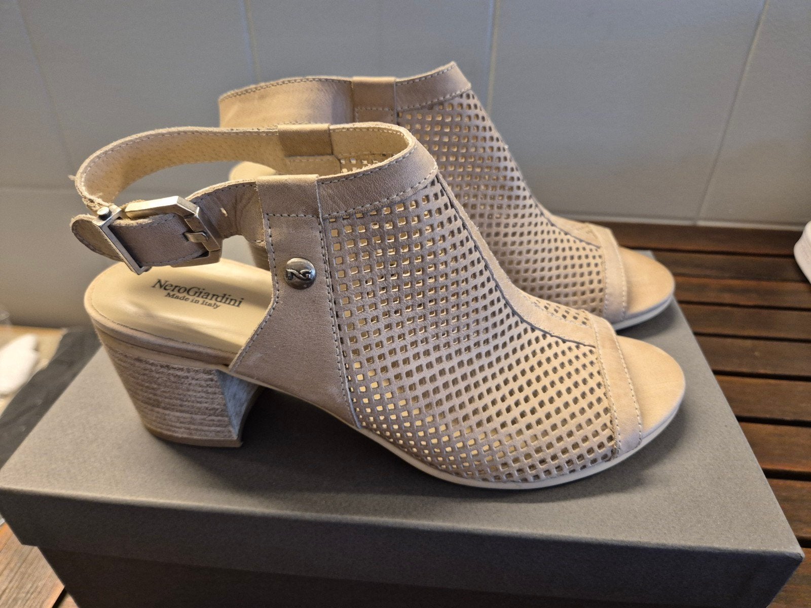 sandalen, maat 38, nieuwe, Ophalen
