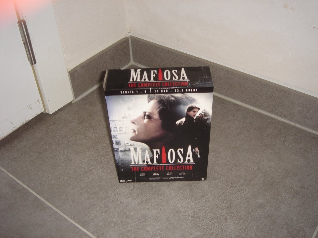 DVD box Mafiosa seizoen 1-5 > complete serie, Cd's en Dvd's, Ophalen of Verzenden, Zo goed als nieuw, Boxset