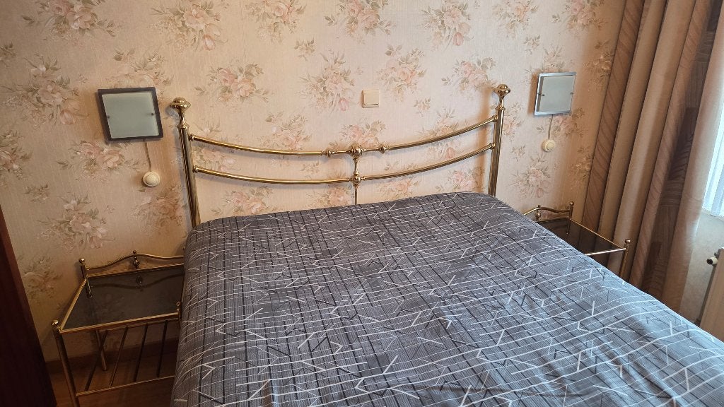 Bed ( met nachttafeltjes ), Maison & Meubles, Queen size, Autres couleurs, Enlèvement, 140 cm