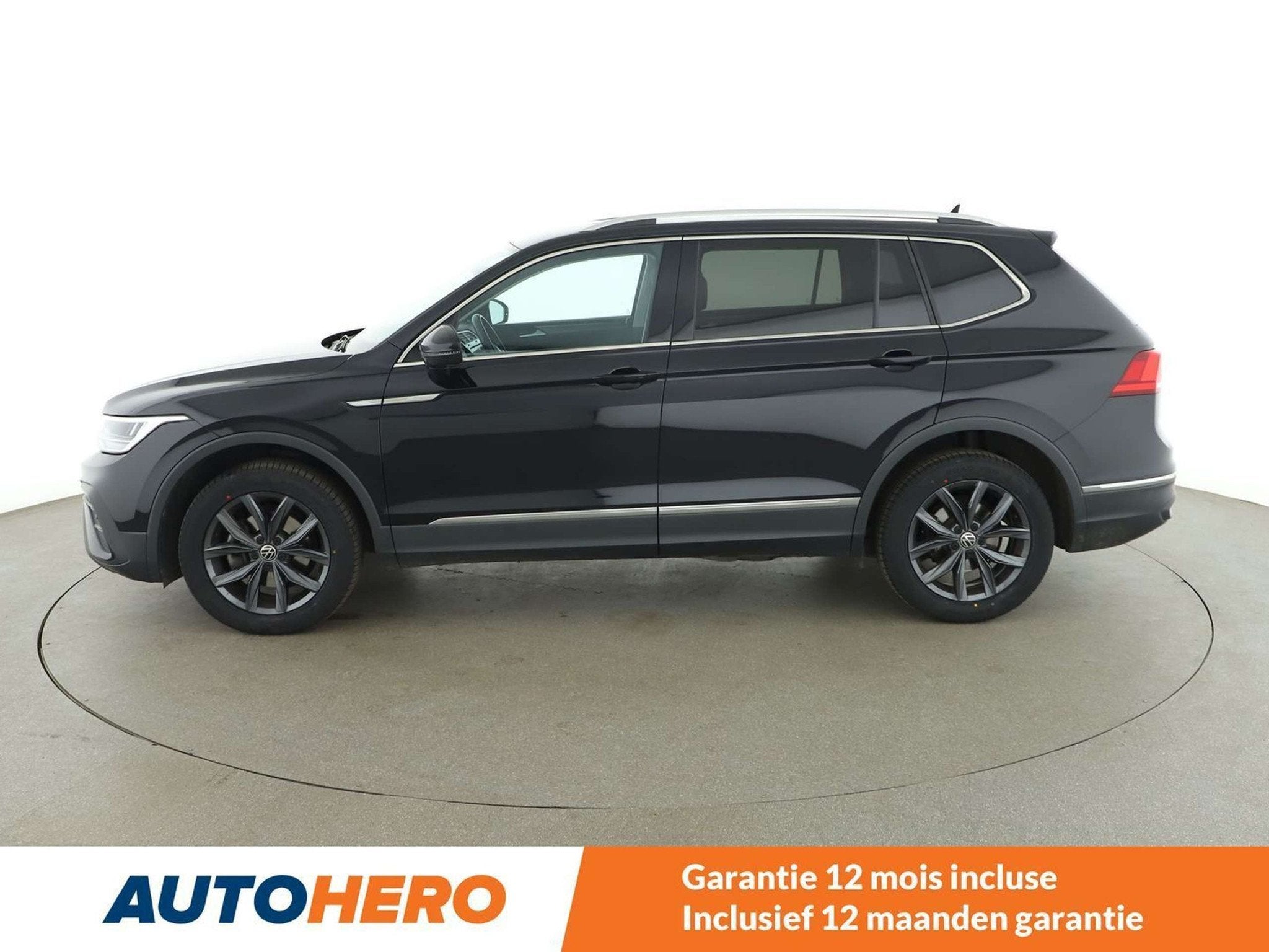 Volkswagen Tiguan Allspace 2.0 TDI Life (bj 2022, automaat), Auto's, Stof, Gebruikt, Zwart, https://public.car-pass.be/vhr/df7ef3c3-4e29-4ac7-a660-74ce5a8cce4f