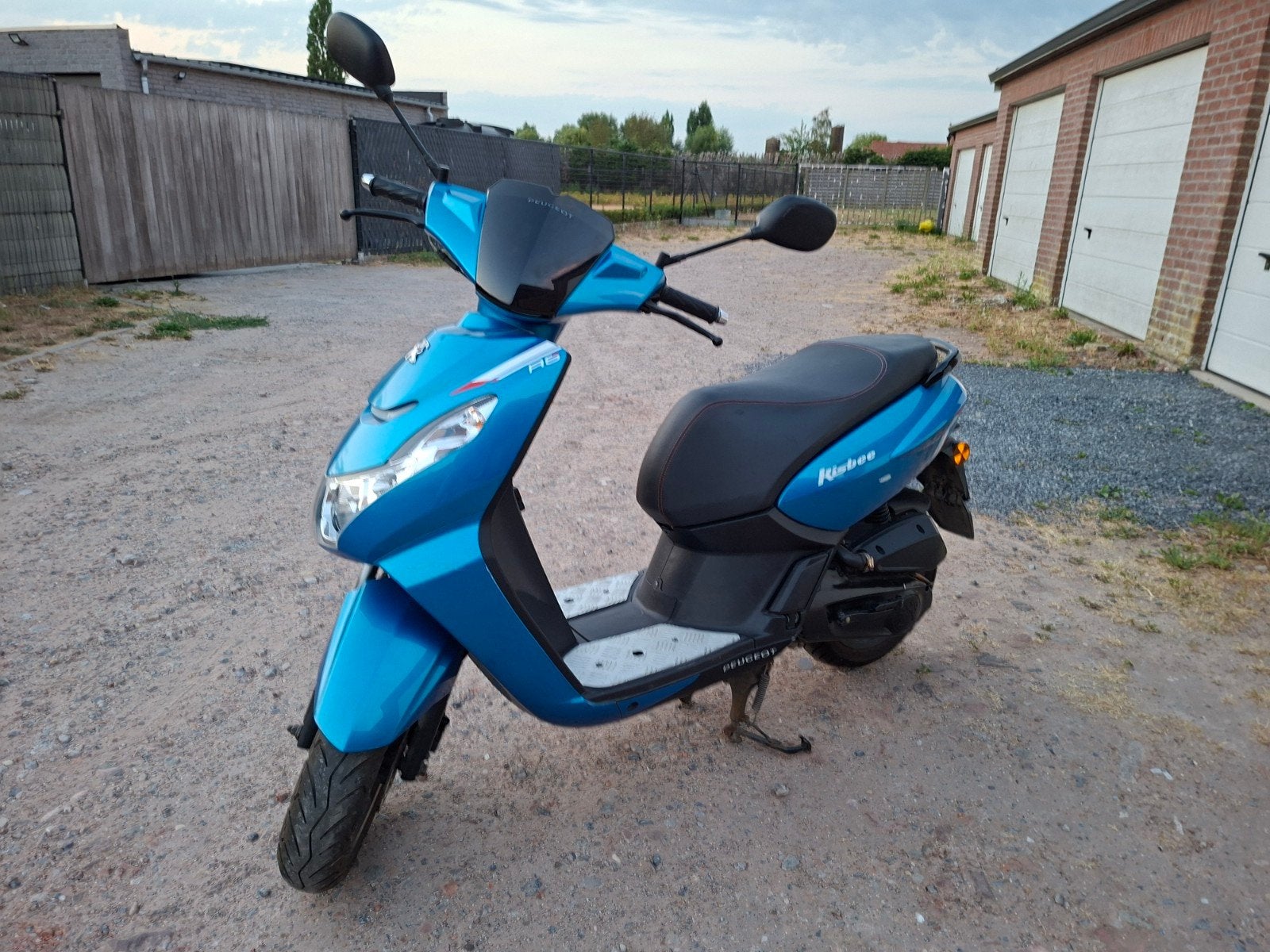 peugeot kisbee b klasse met papieren + vervoer, Fietsen en Brommers, Ophalen
