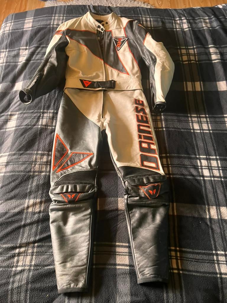 Dainese motorpak maat 46 ( kleine maat ), Ophalen, Gedragen