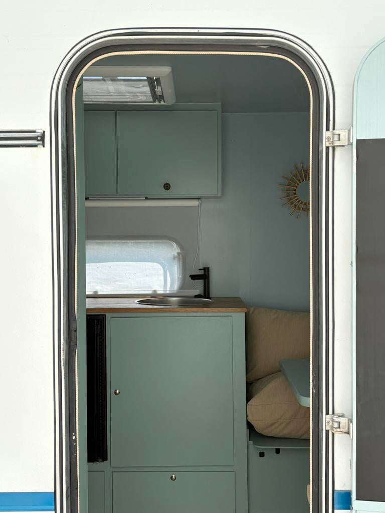 Huur onze gerenoveerde retro Knaus caravan van <750kg, Particulier, Koelkast