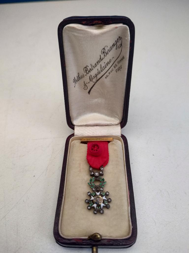 Miniatuur Legion Honneur medaille in goud- diamantschilfers, Verzamelen, Verzenden