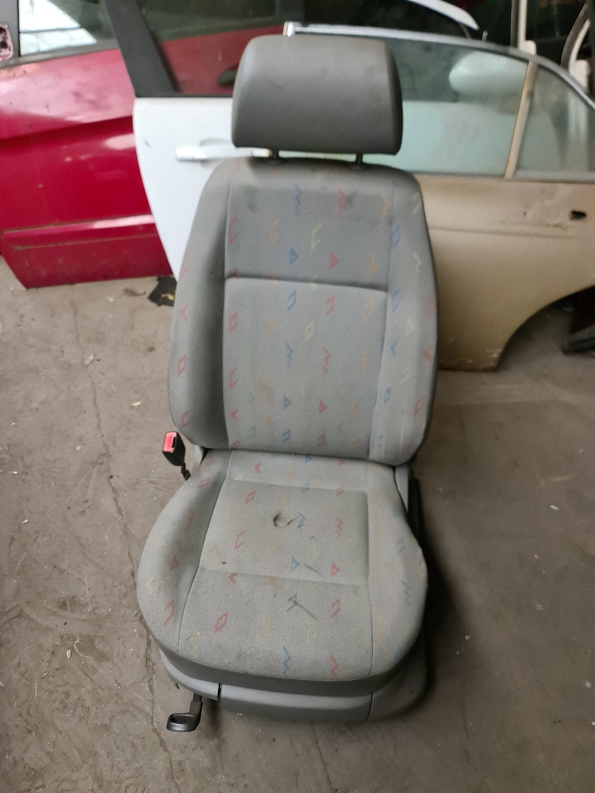 Siège avant gauche de la Volkswagen Caddy Mk3, Autos : Pièces & Accessoires, Enlèvement ou Envoi, Volkswagen, ., Utilisé