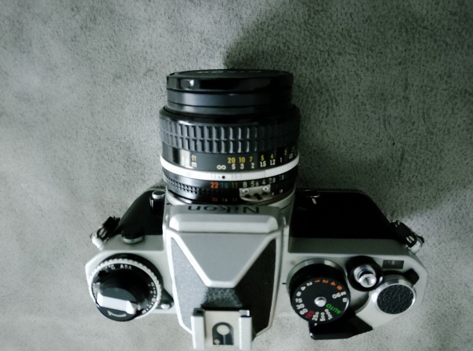 Nikon FE body, Nikkor 50mm 1:1.8 lens, handleiding, het werk, Audio, Tv en Foto, Ophalen of Verzenden, Zo goed als nieuw, Spiegelreflex