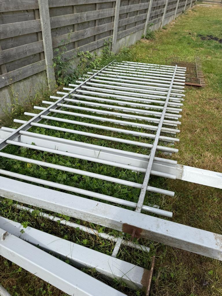 HEKKEN, Ophalen, Met poort, Gebruikt, Enkelstaafmat hekwerk
