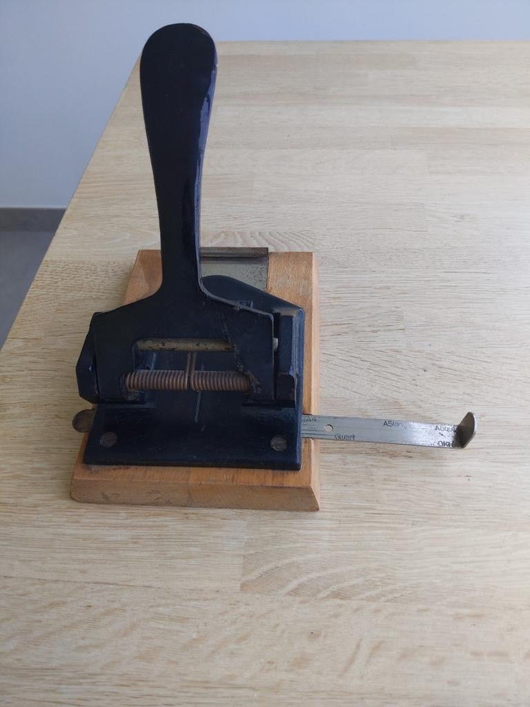 Vintage perforator F.Soennecken model 245, Ophalen