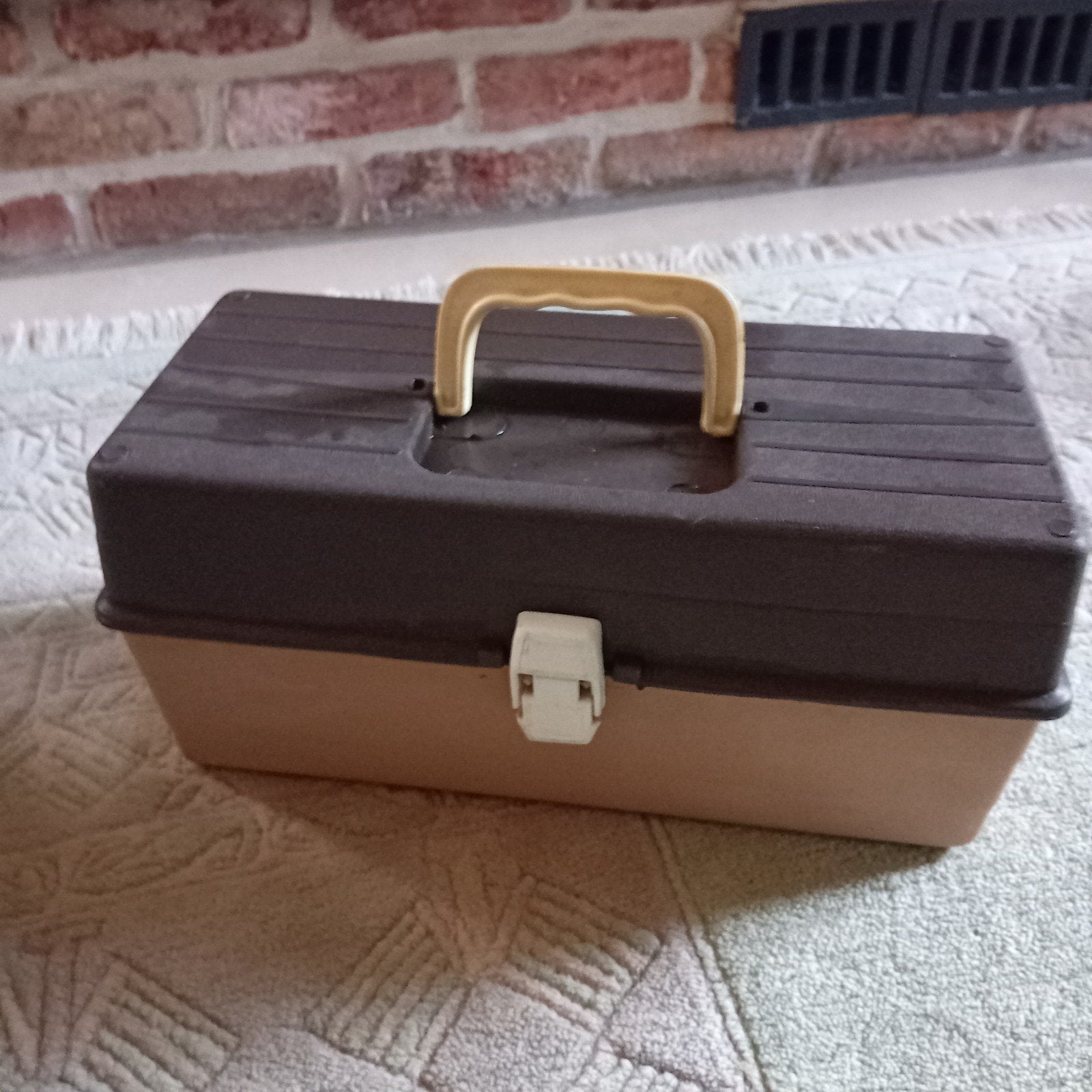 vintage viskoffer beige/ bruin kunststof, Watersport en Boten, Hengelsport | Algemeen, Ophalen of Verzenden