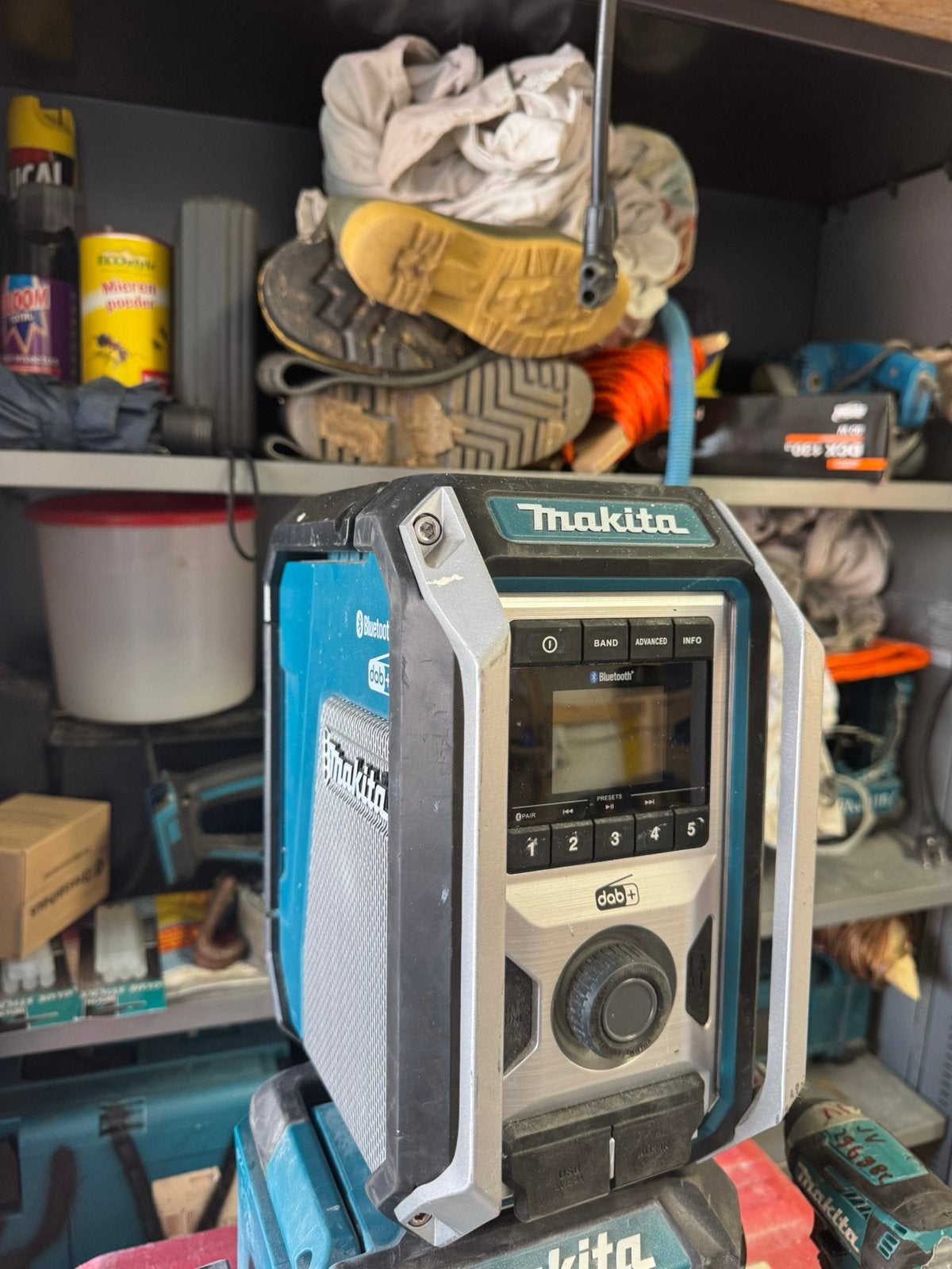 Bent u nou opzoek naar een makita radio neem dan contact op, Enlèvement ou Envoi, Comme neuf