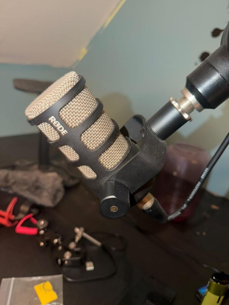 Rode Rodecaster Pro + RØDE PodMic podcastmicrofoon + arm, Enlèvement ou Envoi, Comme neuf, Autres types