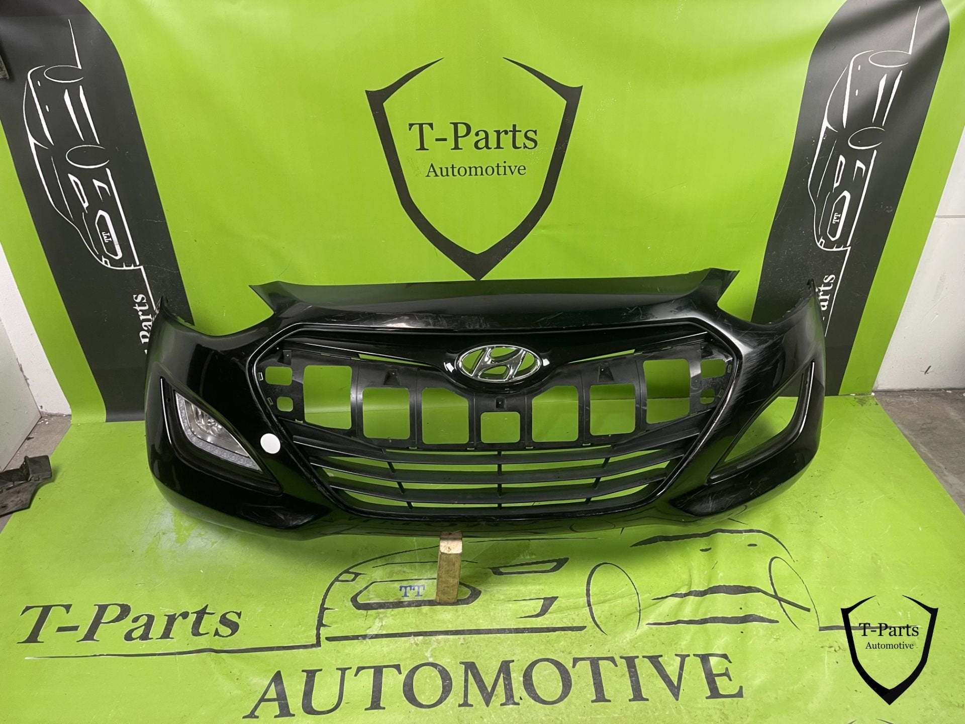 pare-chocs avant de la Hyundai i30, calandre, Heolleung-ro 12
06797  Seoul, Pare-chocs, Info@hyundai.com, Utilisé