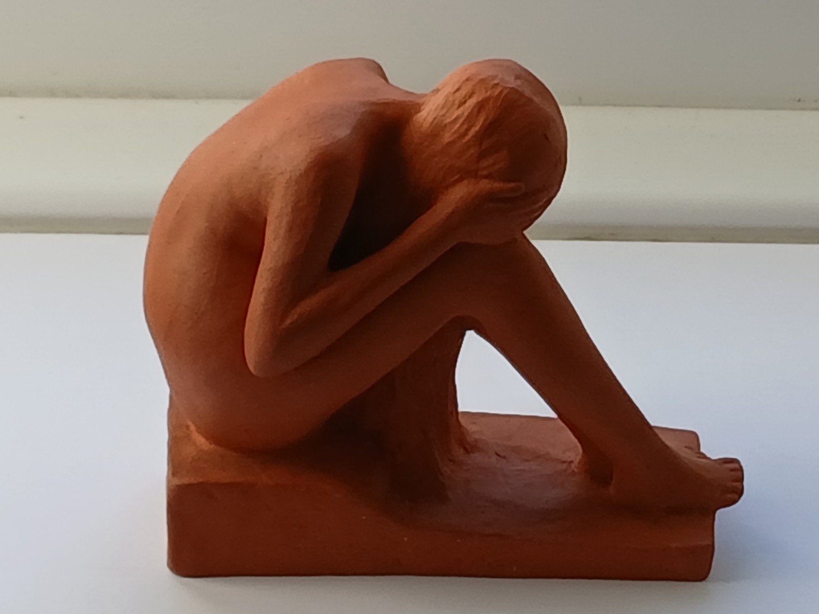 Maurice De Korte „Huilende” terracotta sculptuur, Ophalen of Verzenden