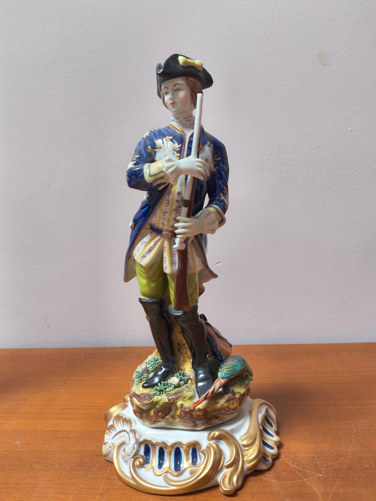 Vintage porseleinen beeld jager/soldaat (Handgeschilderd - L, Ophalen