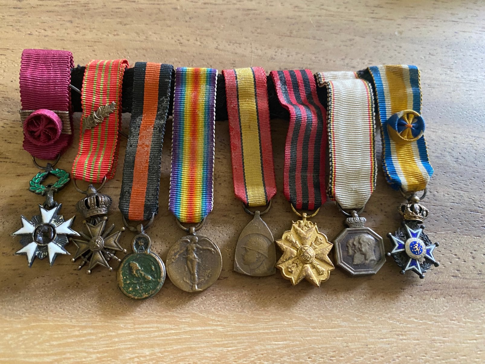 BARRETTE DE MÉDAILLES RÉDUCTIONS (MINIATURES), Collections, Objets militaires | Général, Enlèvement ou Envoi