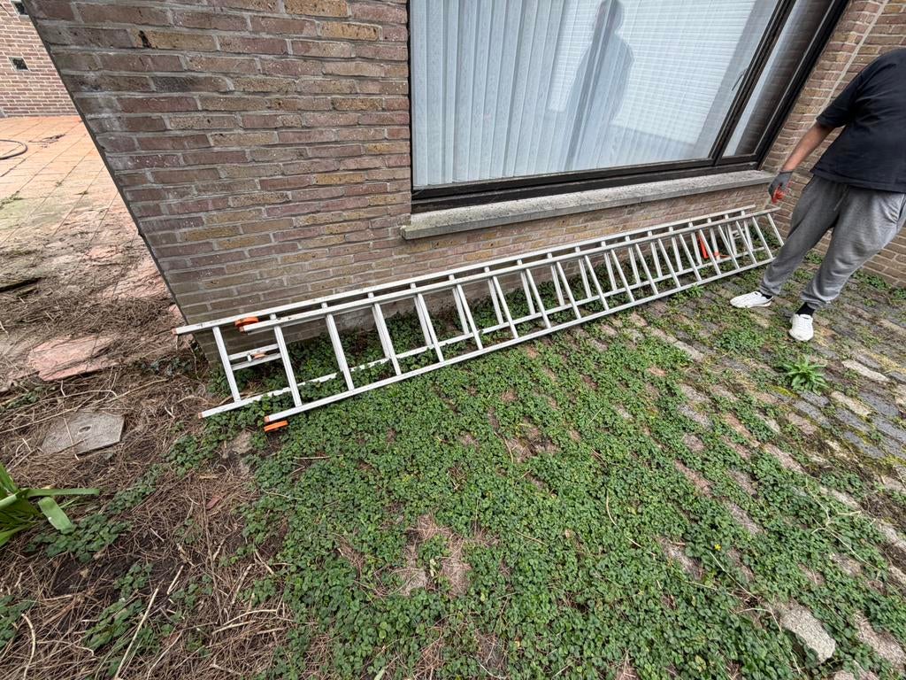 Ladder 2stuks ongeveer 6/7meter lang, Ophalen of Verzenden, Zo goed als nieuw, Ladder