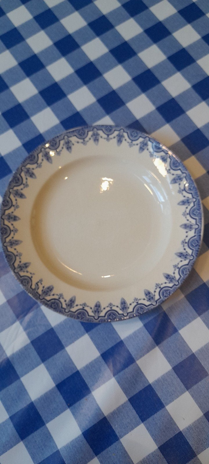 plat ecru bord met blauwe rand, Ophalen of Verzenden