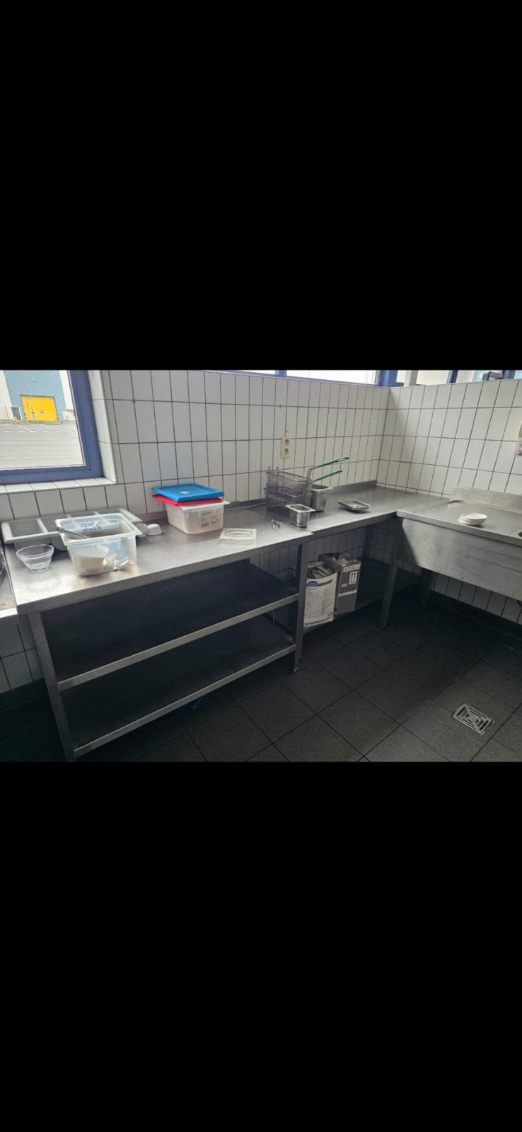 2 RVS werktafels / horeca tafels – professionele kwaliteit, Zakelijke goederen, Horeca | Keukenapparatuur, Ophalen