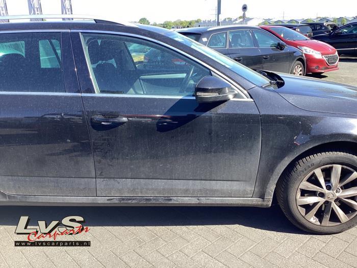 Portière 4portes avant droite d'un Skoda Octavia (LF9R), -, 3 mois de garantie, Utilisé, Skoda