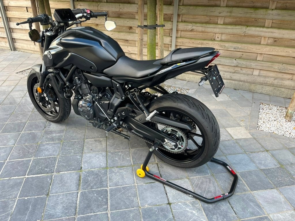yamaha mt-07 **tech black**35kw**9/2025** slechts 3200km**, Motoren, 2 cilinders, ABS, Nieuw, Bedrijf