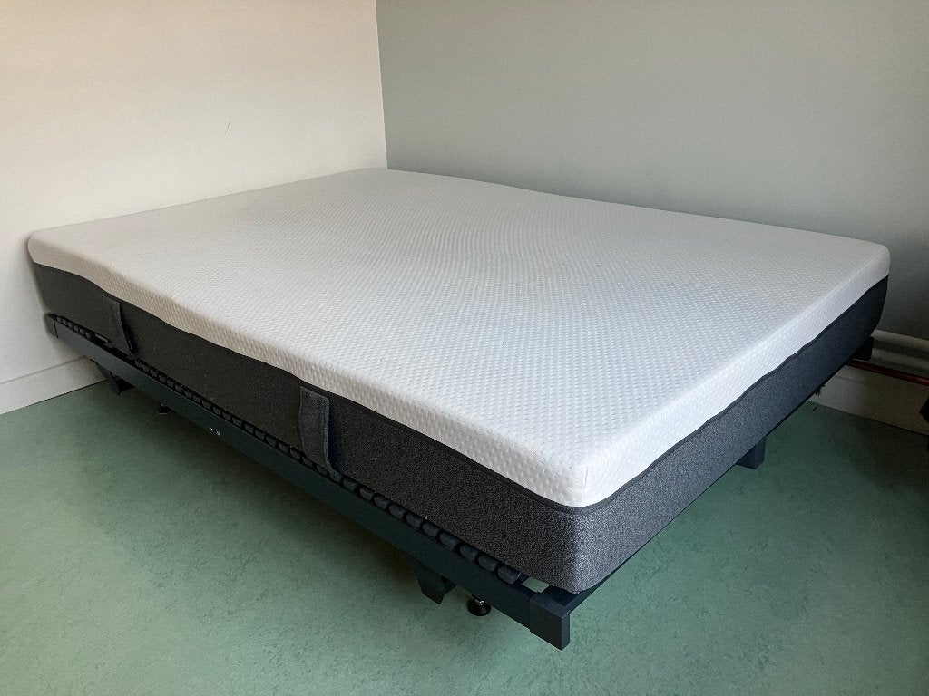 Emma Original matras + lattenbodem + onderstel (140x200), Ophalen, 140 cm, Zo goed als nieuw, Twijfelaar