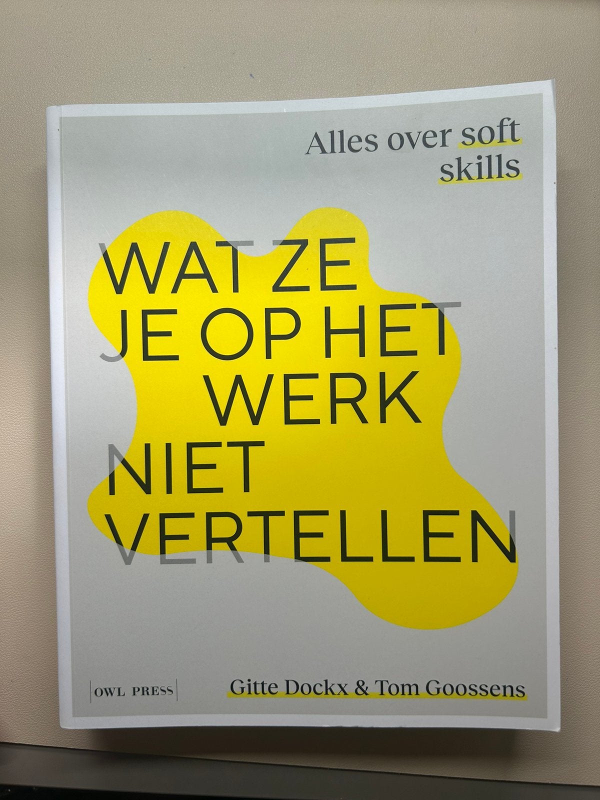 Gitte Dockx - Wat ze je op het werk niet vertellen, Envoi, Gitte Dockx; Tom Goossens
