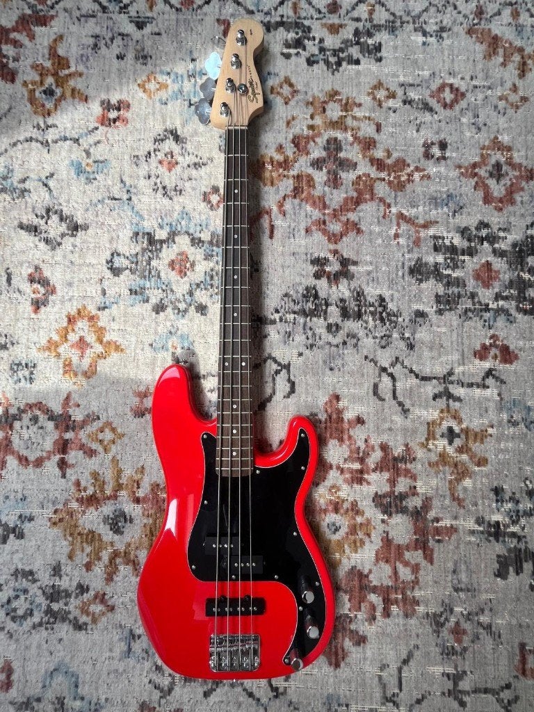 Basse – Squier by Fender Precision Bass, Torino Red, Muziek en Instrumenten, Snaarinstrumenten | Overige, Ophalen