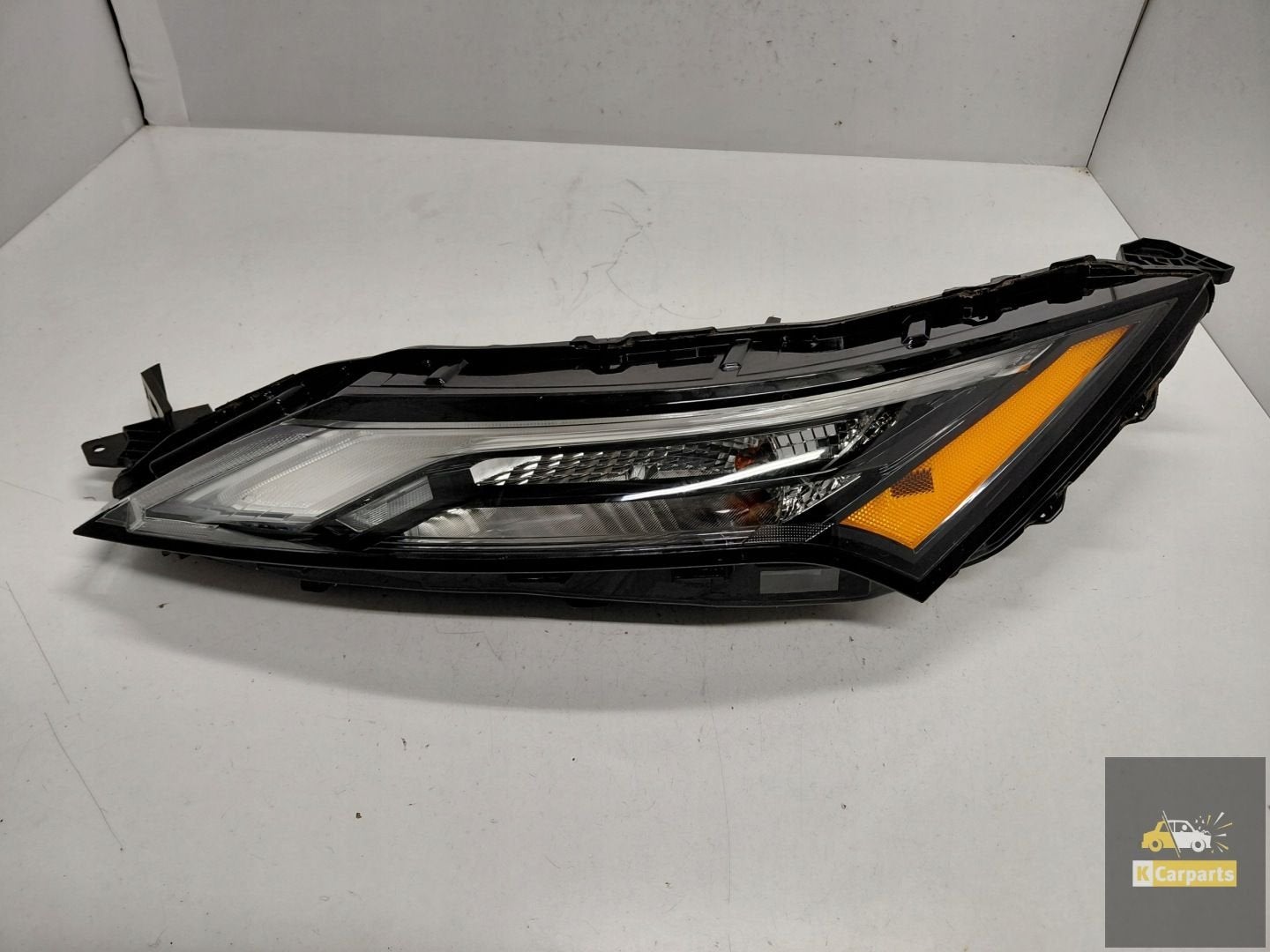 Clignotant LED DRL USA pour Nissan X-Trail T33 ROGUE, Nissan Motor Co., Ltd., Takashima 1-chome 1-1
220-8686  Yokohama, Utilisé
