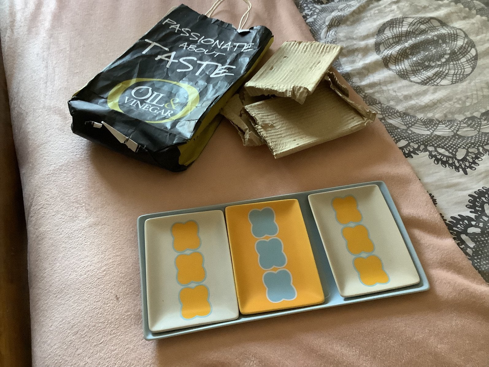 Tapas schalen, Enlèvement