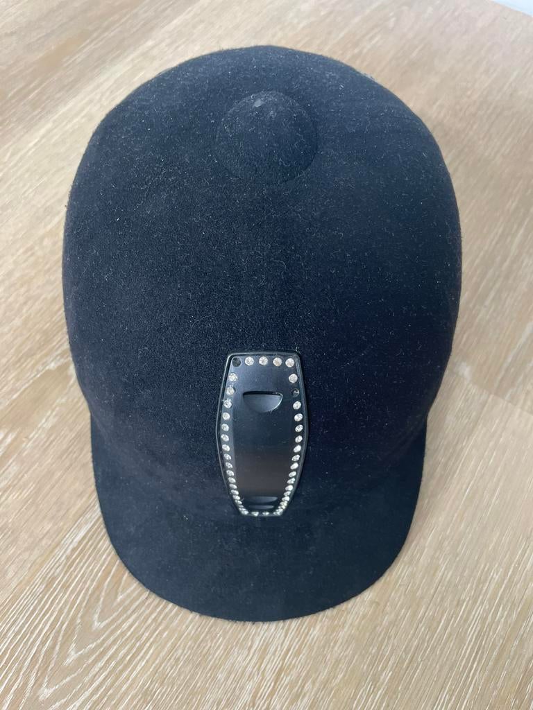 Tok paardenhelm, Enlèvement, Comme neuf