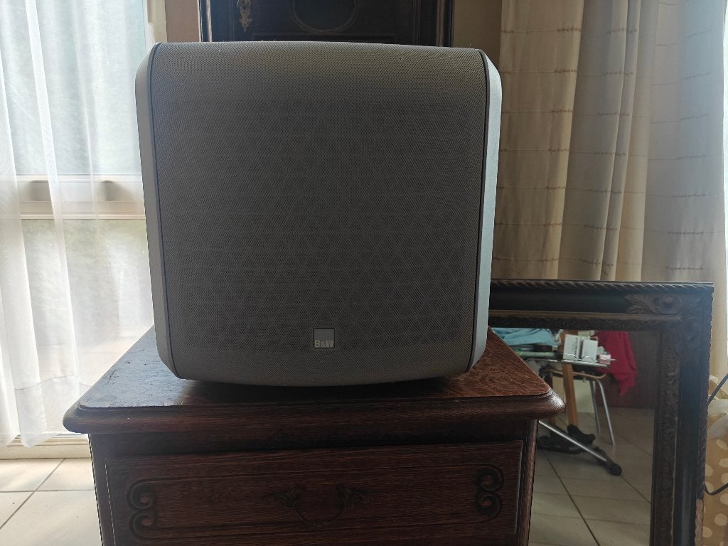 5 enceintes Bowers&Wilkins M1et subwoofer actif B&W AS2, Supports muraux inclus, 60 à 120 watts, Enlèvement, Utilisé