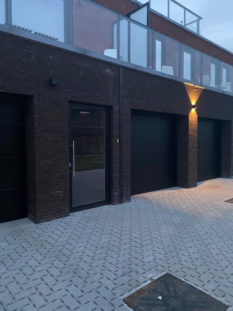 Gesloten garagebox te huur, Immo, Garages en Parkeerplaatsen, Oostende
