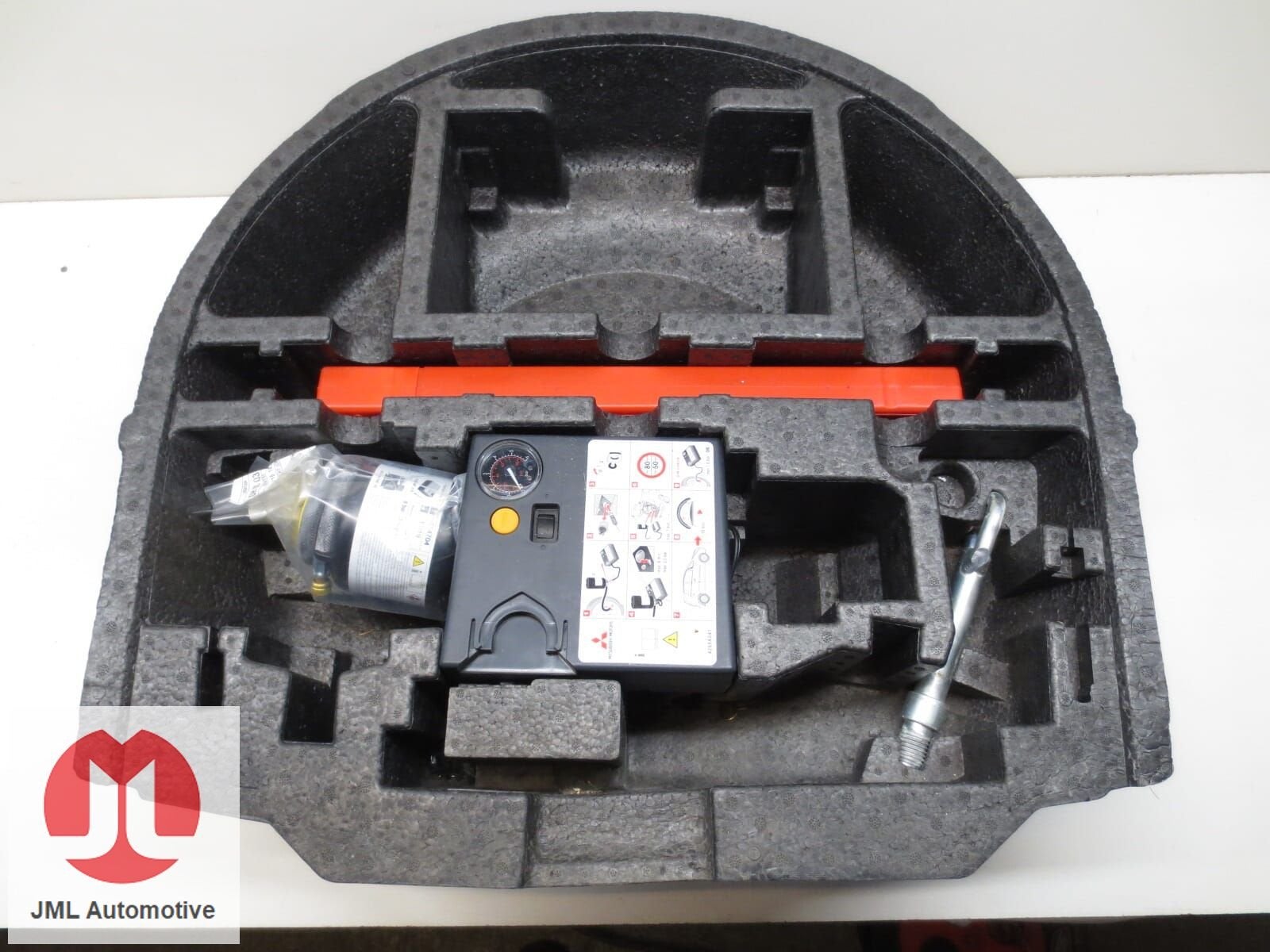 RESERVEWIELBAK FOAM INLEG COMPRESSOR MITSUBISHI COLT, -, Utilisé, Mitsubishi, -