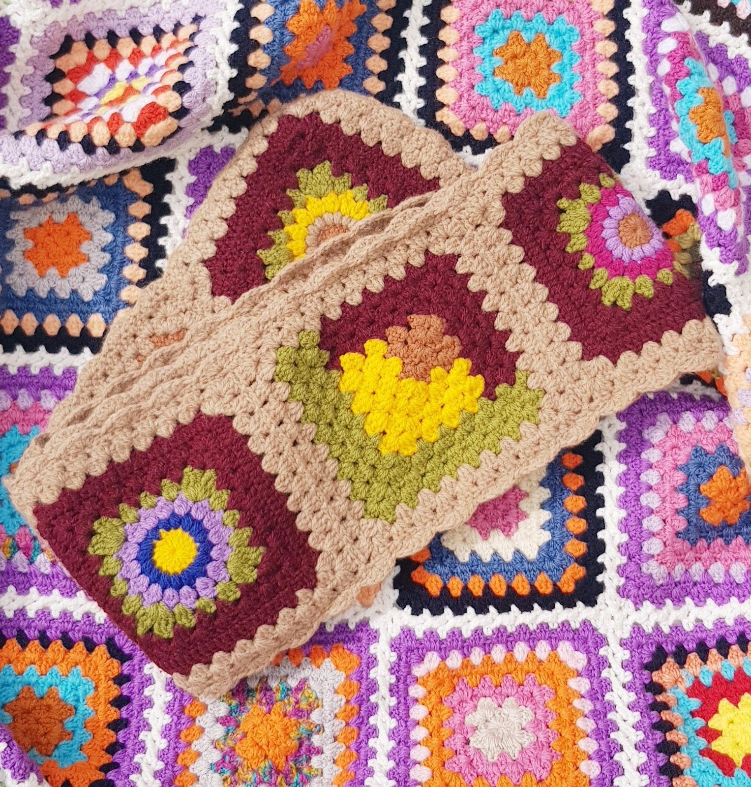 Sjaal met bloemen uit de jaren 70 (handgemaakt), Kleding | Dames, Fait main, Maat 42/44 (L), Ophalen of Verzenden, Sjaal