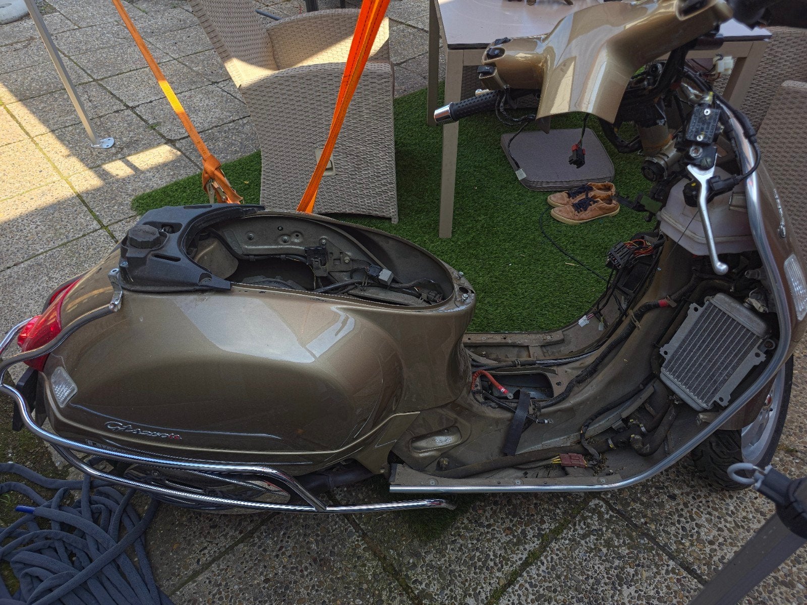 Vespa gts 250  accident vooraan voor onderdelen, Ophalen, Vespa